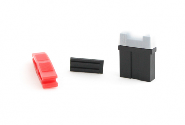 Connectable fuse holder for standard blade fuses